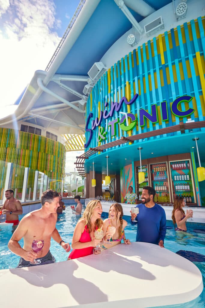 Swim & Tonic Swim Up Bar